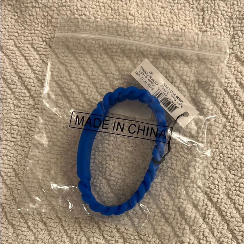 Marc by Marc Jacobs Electric Blue Silicone Bracelet One Size - Picture 8 of 8